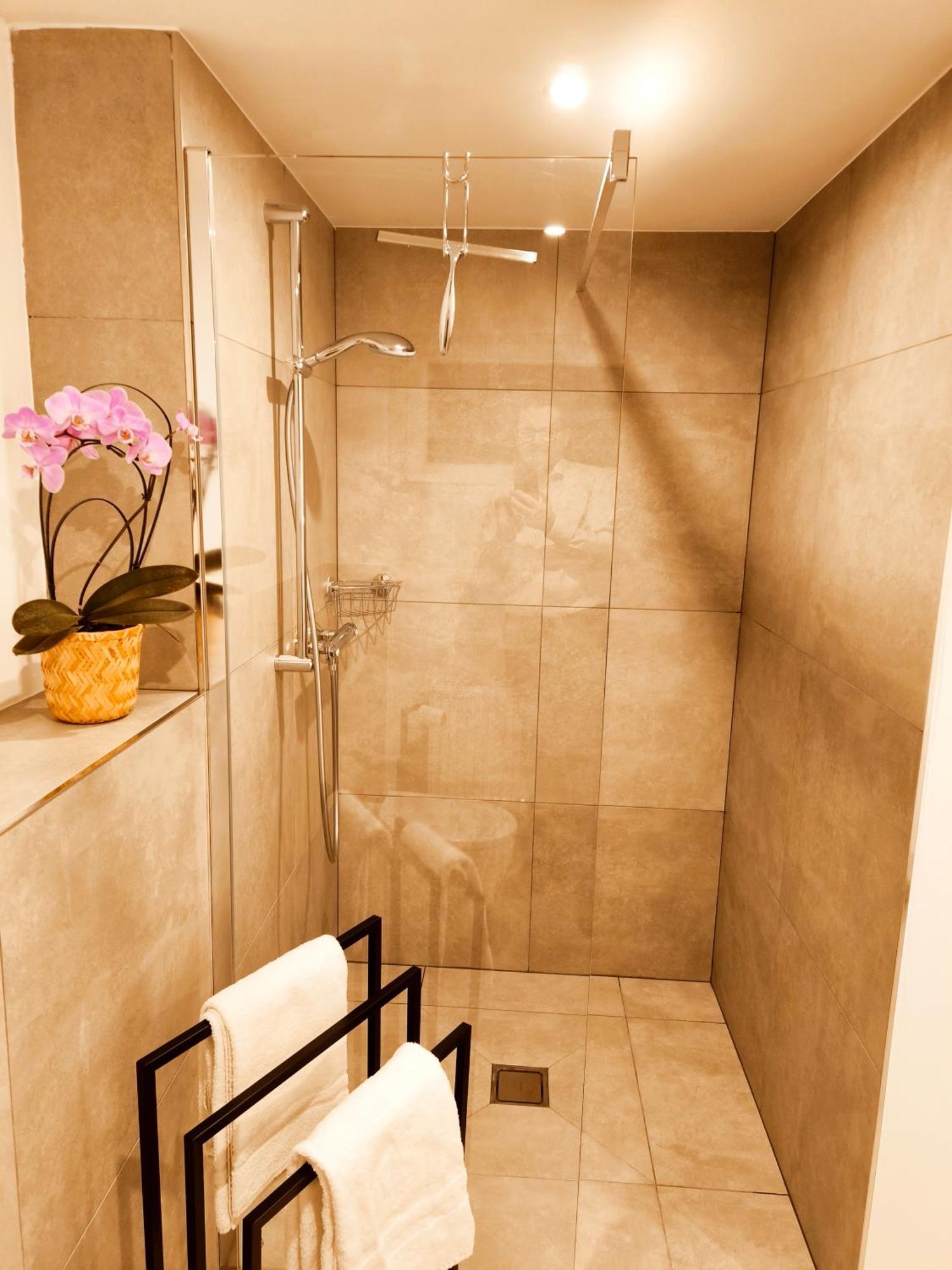 Ruewellnesssuite I Rue-stern I Messe I Klinikum Apartament